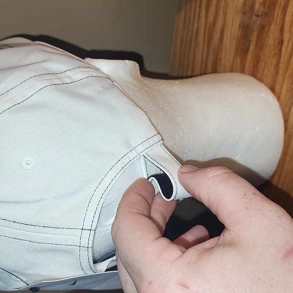 NIKE "DRI-FIT!" VELCRO STRAPBACK HAT - Picture 5 of 8